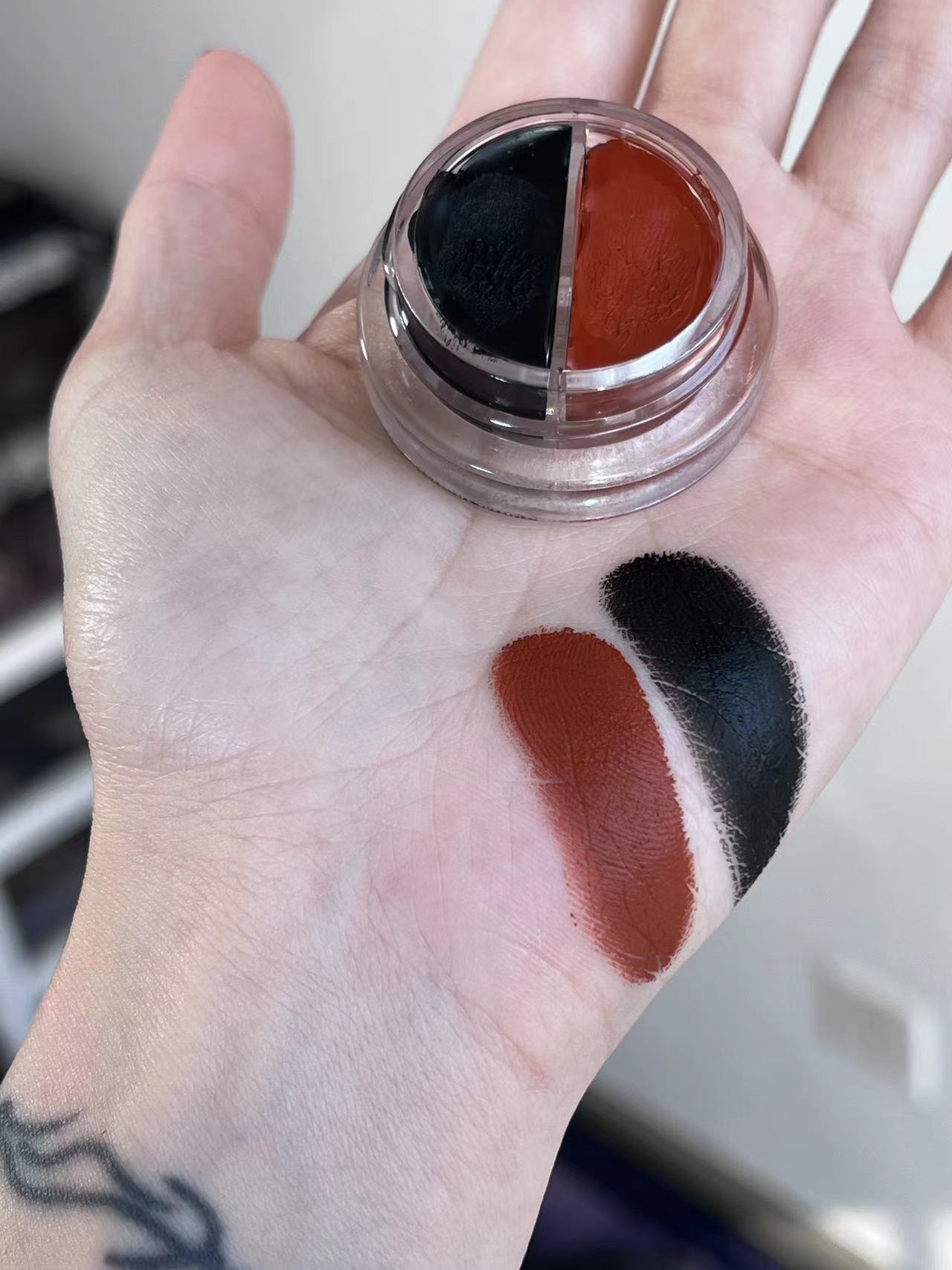 Wulfa Eyeshadow Palette