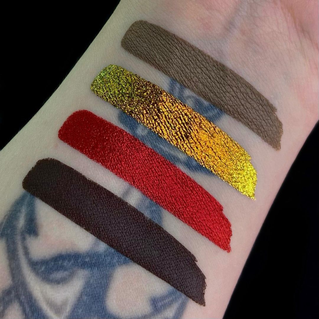 Circus Keychain Eyeshadow Palette ( Lion)