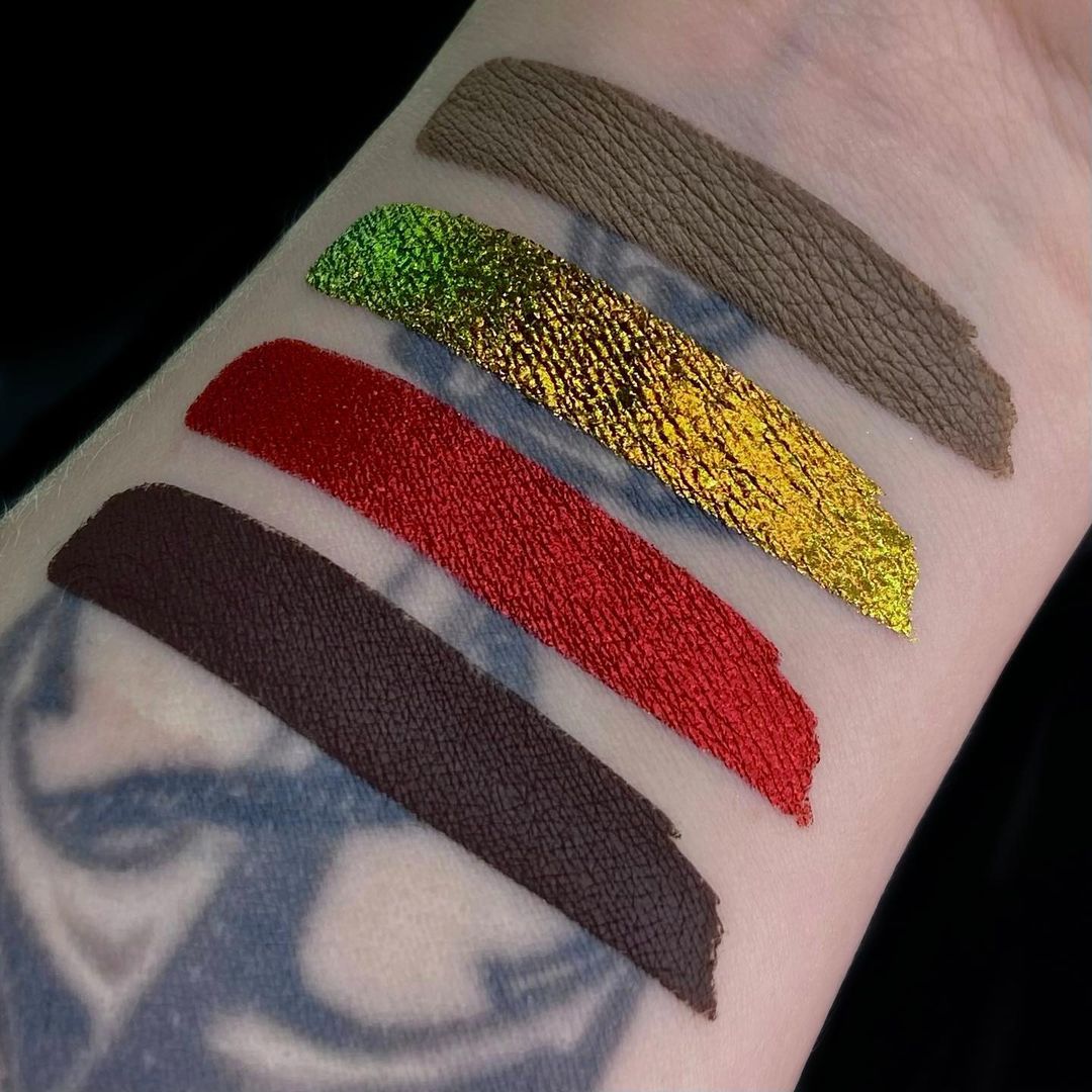 Circus Keychain Eyeshadow Palette ( Lion)