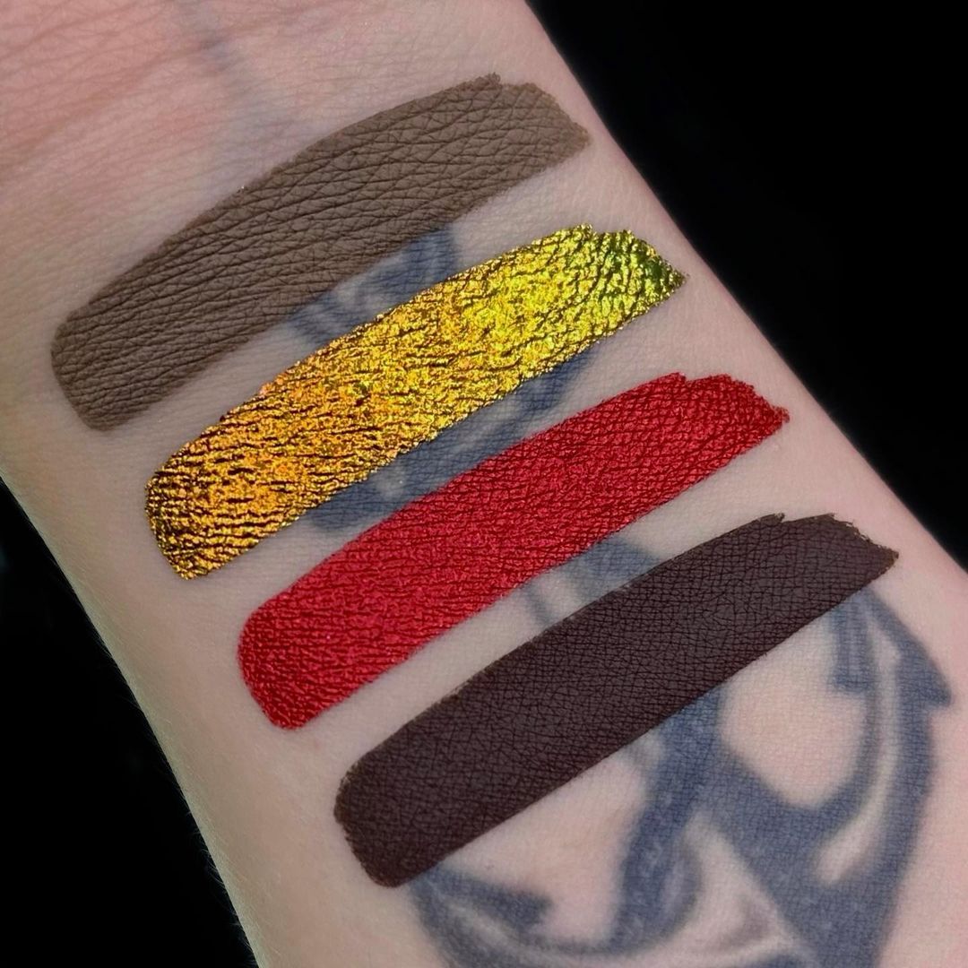 Circus Keychain Eyeshadow Palette ( Lion)