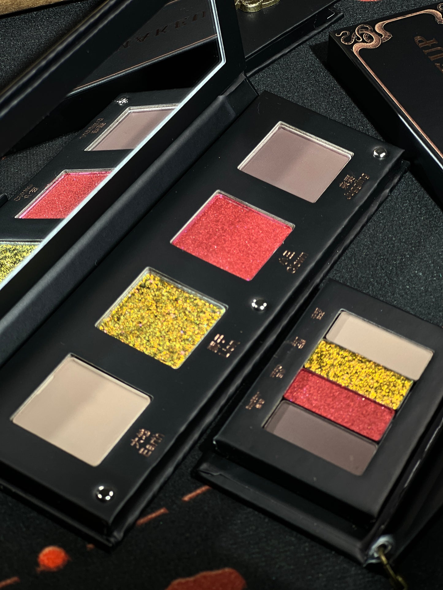 Circus Keychain Eyeshadow Palette ( Lion)