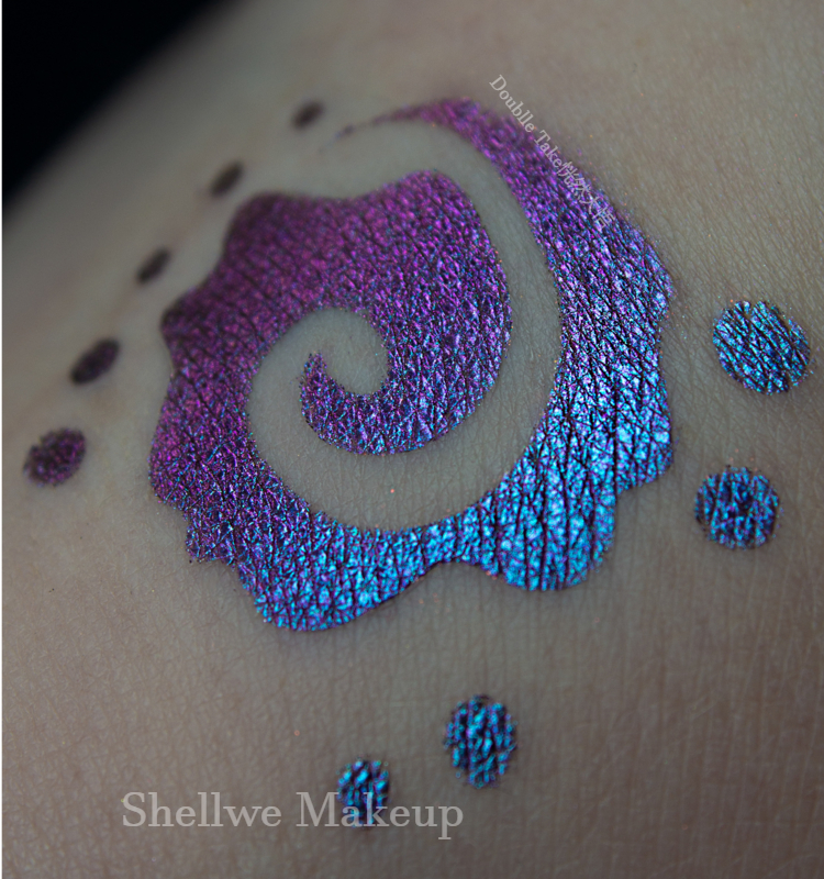 Pigmented Pressed Multichrome Chameleon Eyeshadow