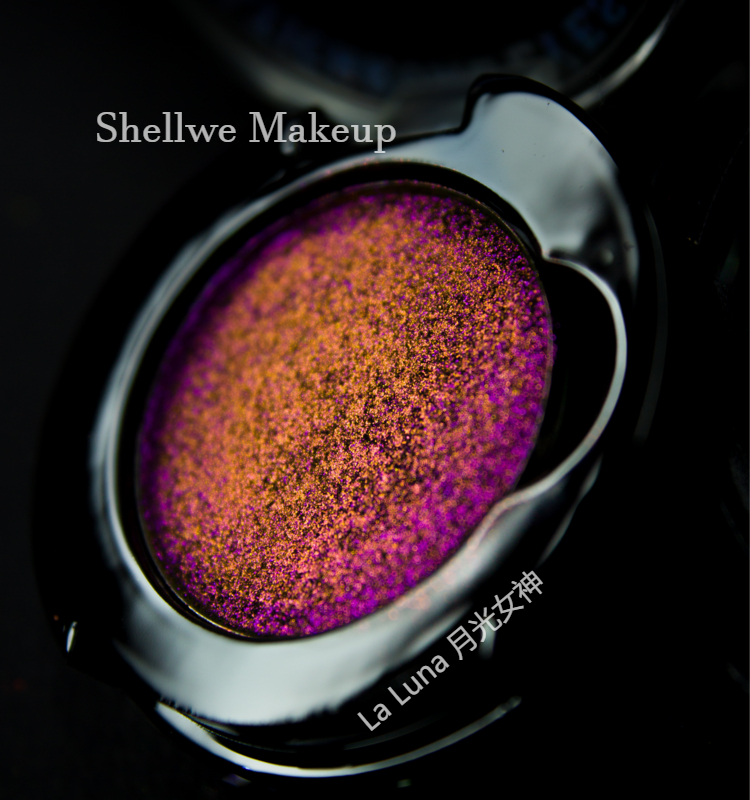 Pigmented Pressed Multichrome Chameleon Eyeshadow