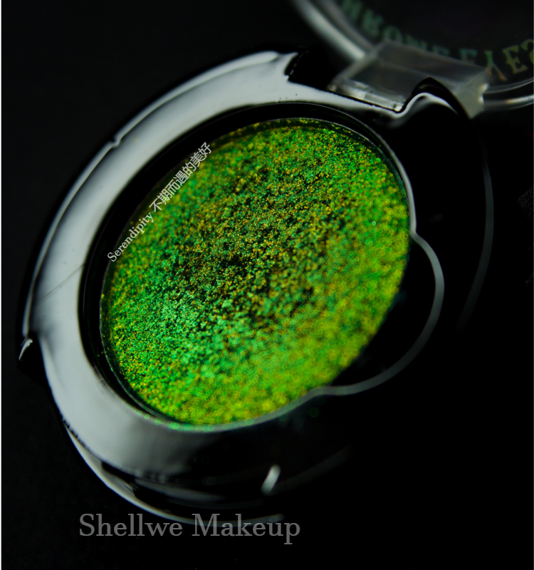 Pigmented Pressed Multichrome Chameleon Eyeshadow