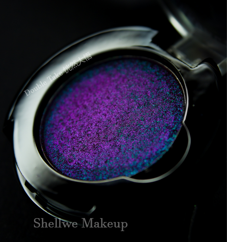 Pigmented Pressed Multichrome Chameleon Eyeshadow