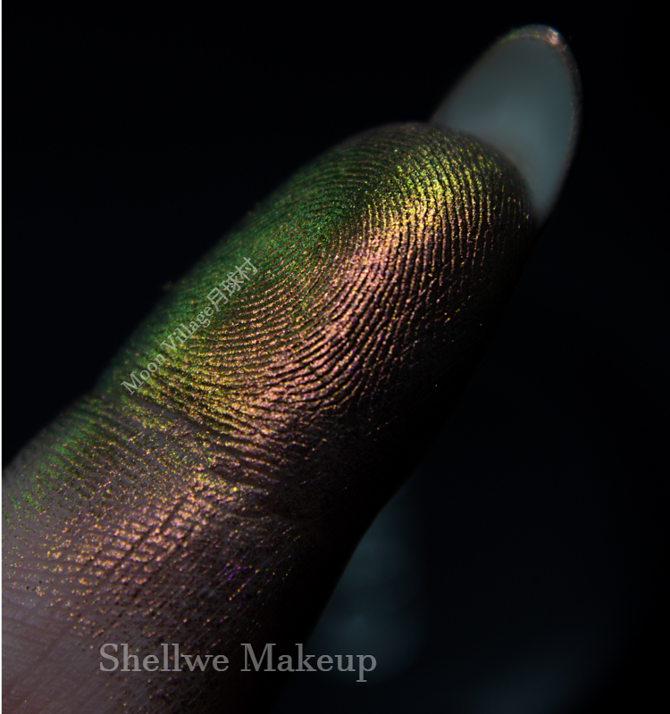 Pigmented Pressed Multichrome Chameleon Eyeshadow